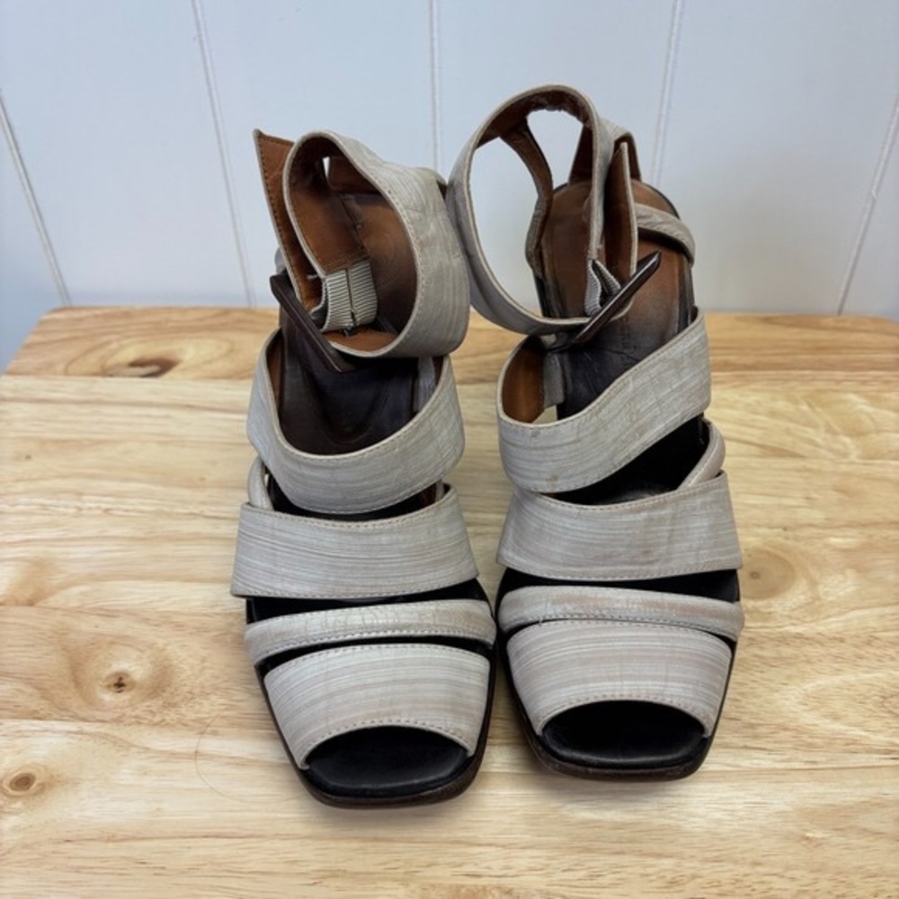 Elegant Women's Strappy Sandals